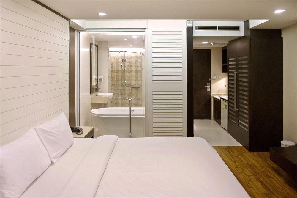 Vacio Suite Bangkok Exterior photo