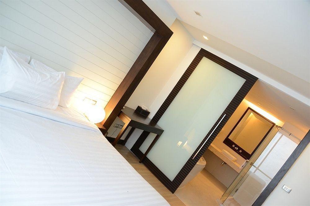 Vacio Suite Bangkok Exterior photo