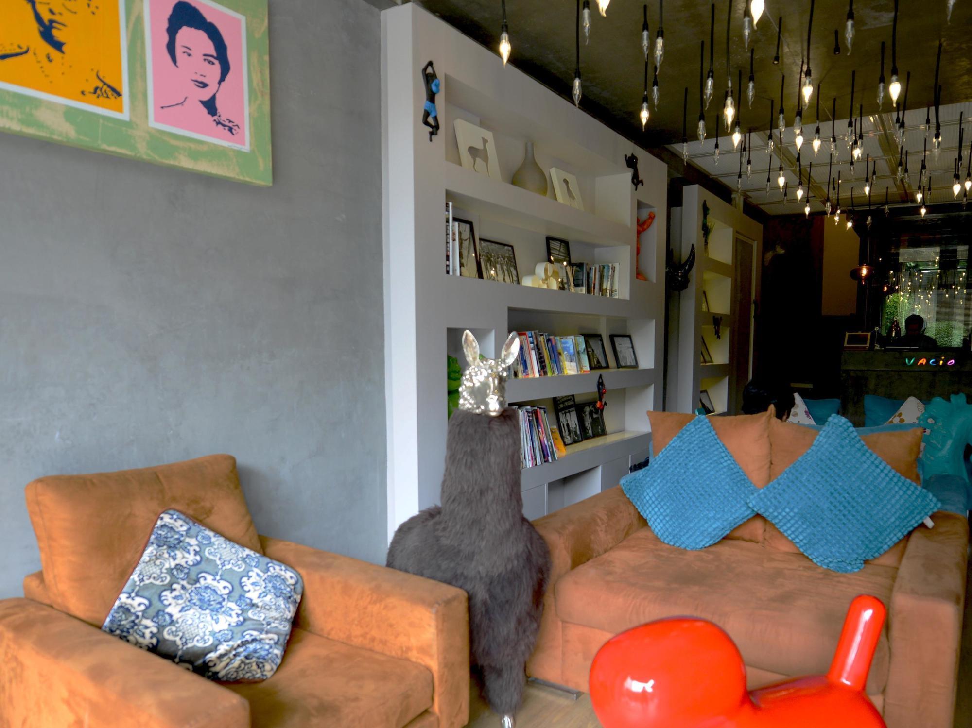 Vacio Suite Bangkok Exterior photo