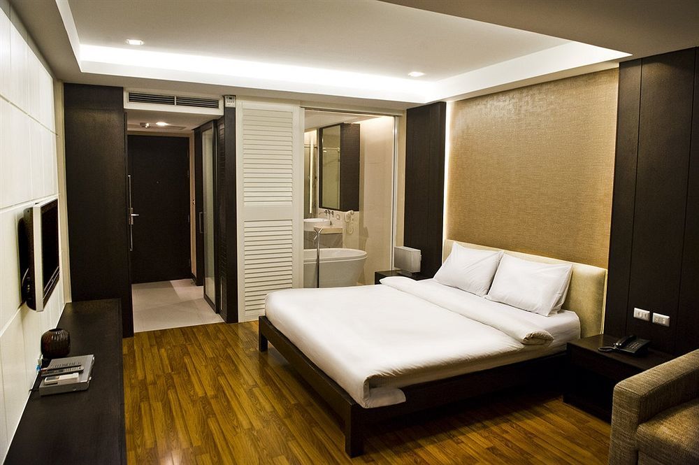 Vacio Suite Bangkok Exterior photo