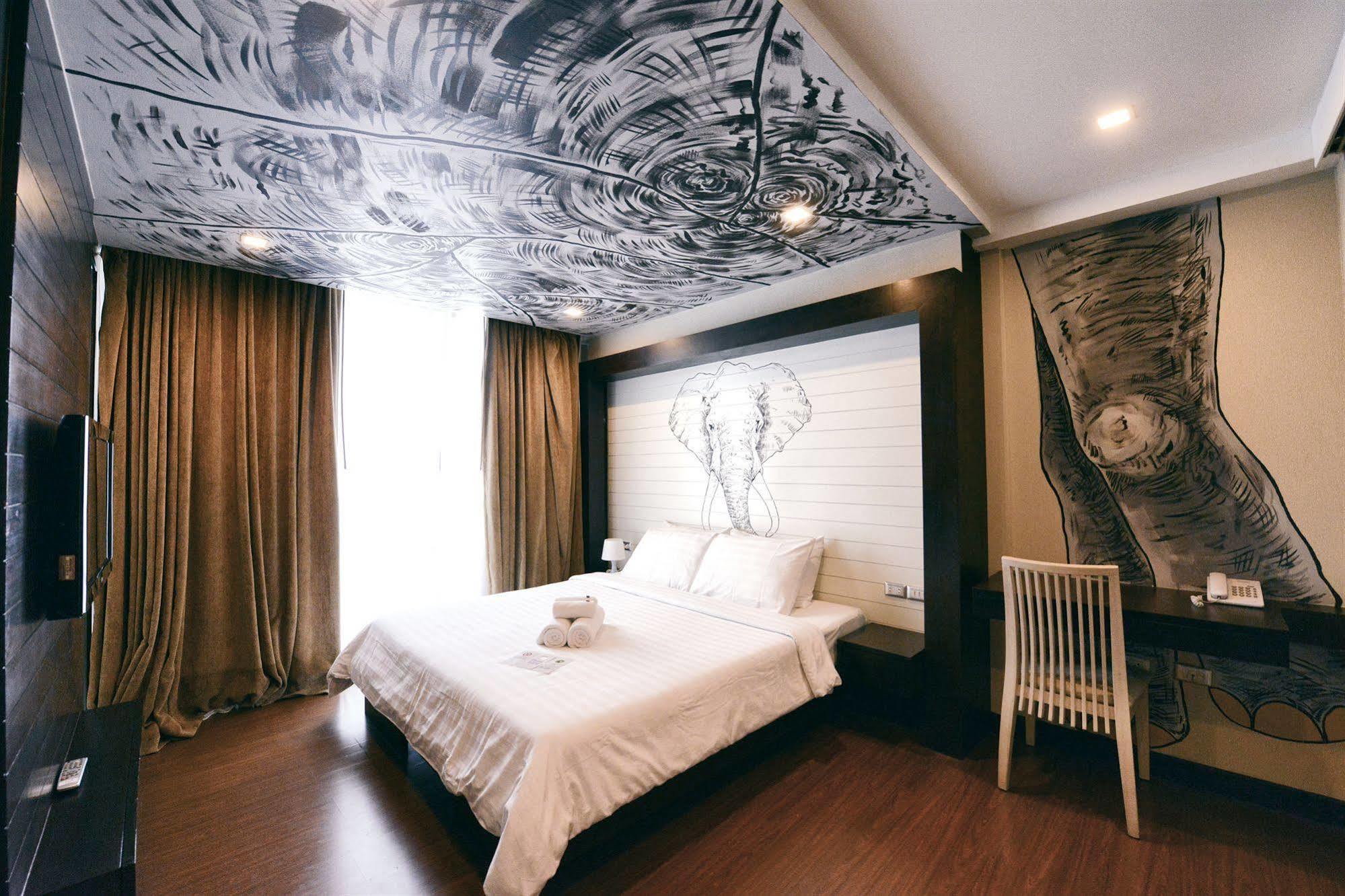 Vacio Suite Bangkok Exterior photo