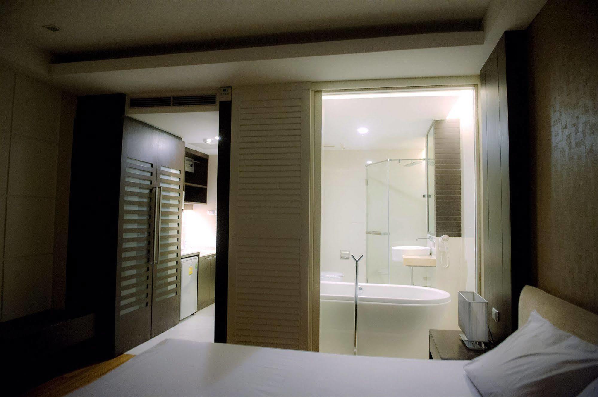 Vacio Suite Bangkok Exterior photo